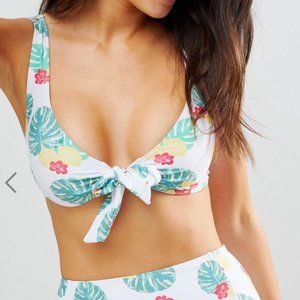 NWOT Tropical Tie Front Bikini Top